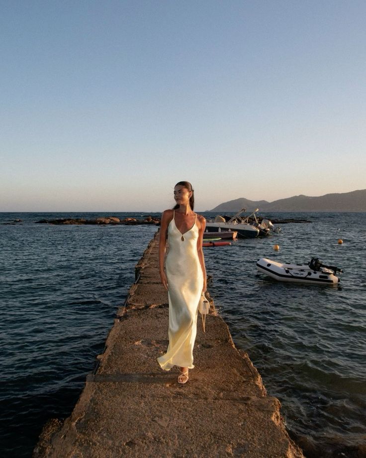 Buyishang Sexy Mermaid Yellow Satin Spaghetti Straps Prom Dresses Long Party Dress